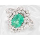 Ring: dekorativer vintage Brillantring mit schönem Smaragd von ca. 1,6ct