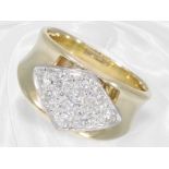 Ring: ausgefallener goldener Designer-Goldschmiedering mit ca. 0,9ct feinen Brillanten