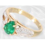 Ring: goldener vintage Smaragd/Brillant-Goldschmiedering, ca. 1,14ct