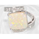 Ring: sehr solider und handgearbeiteter Designerring mit Opal und Diamanten