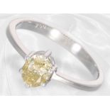 Ring: feiner Goldschmiedering mit ovalem Diamanten von ca. 0,8ct, Fancy Yellow
