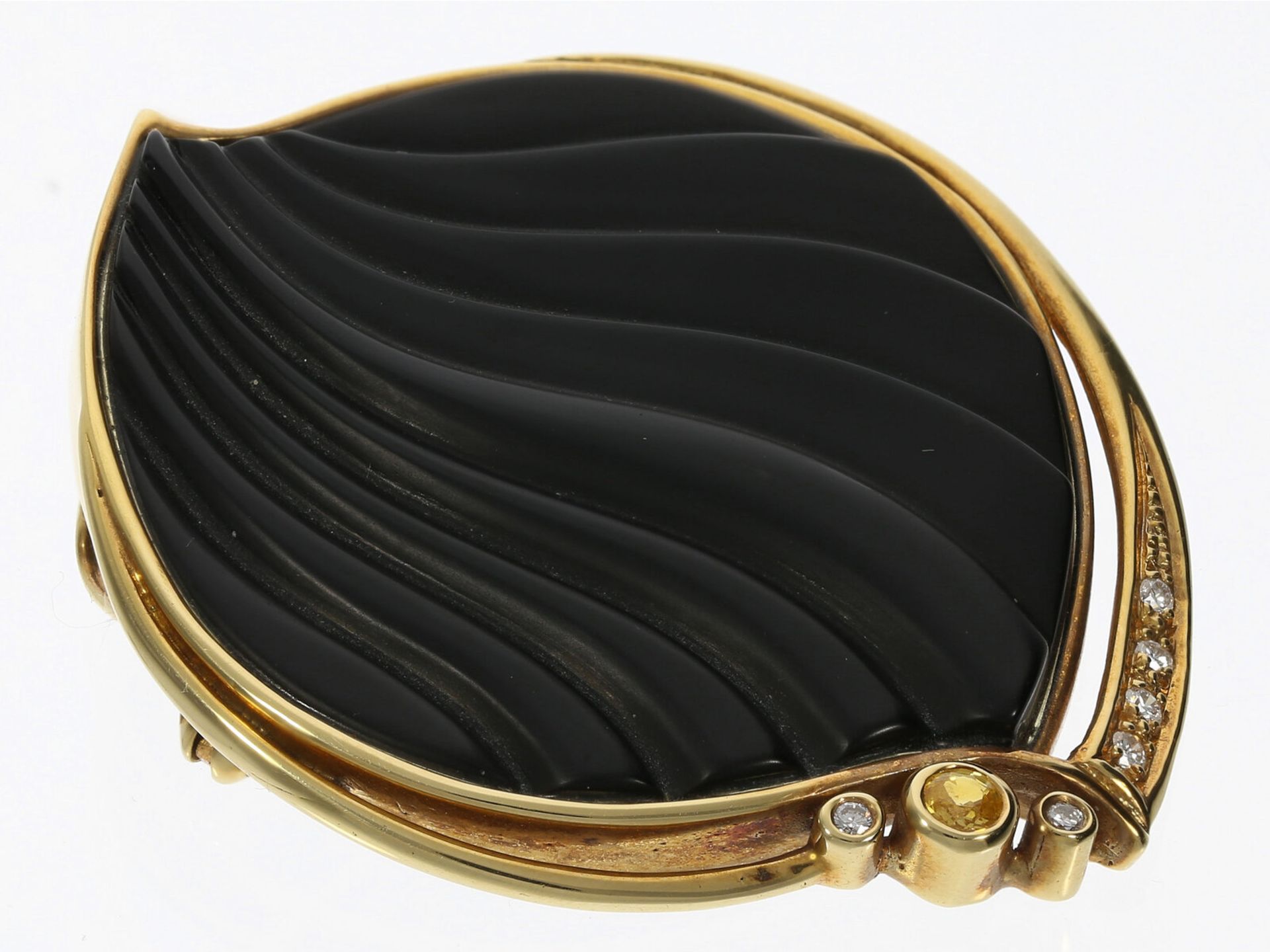 Handgefertigte Designer-Goldschmiedebrosche, tragbar auch als Anhänger, mit Onyx, Saphir und Brillan - Bild 2 aus 3