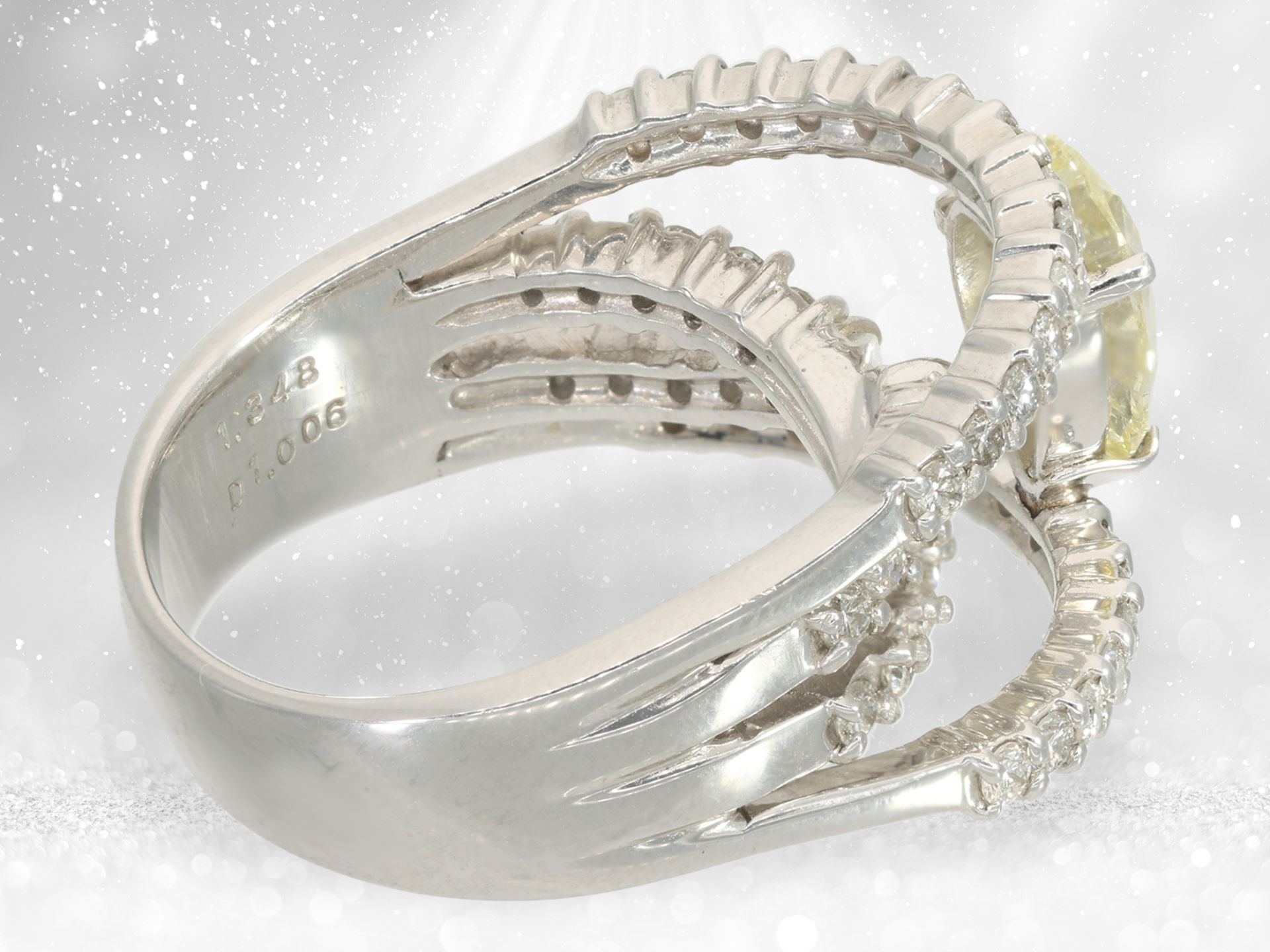 Ring: modern platinum designer ring with large Fancy Yellow diamond of 1.34ct, IGI certificate - Image 5 of 5