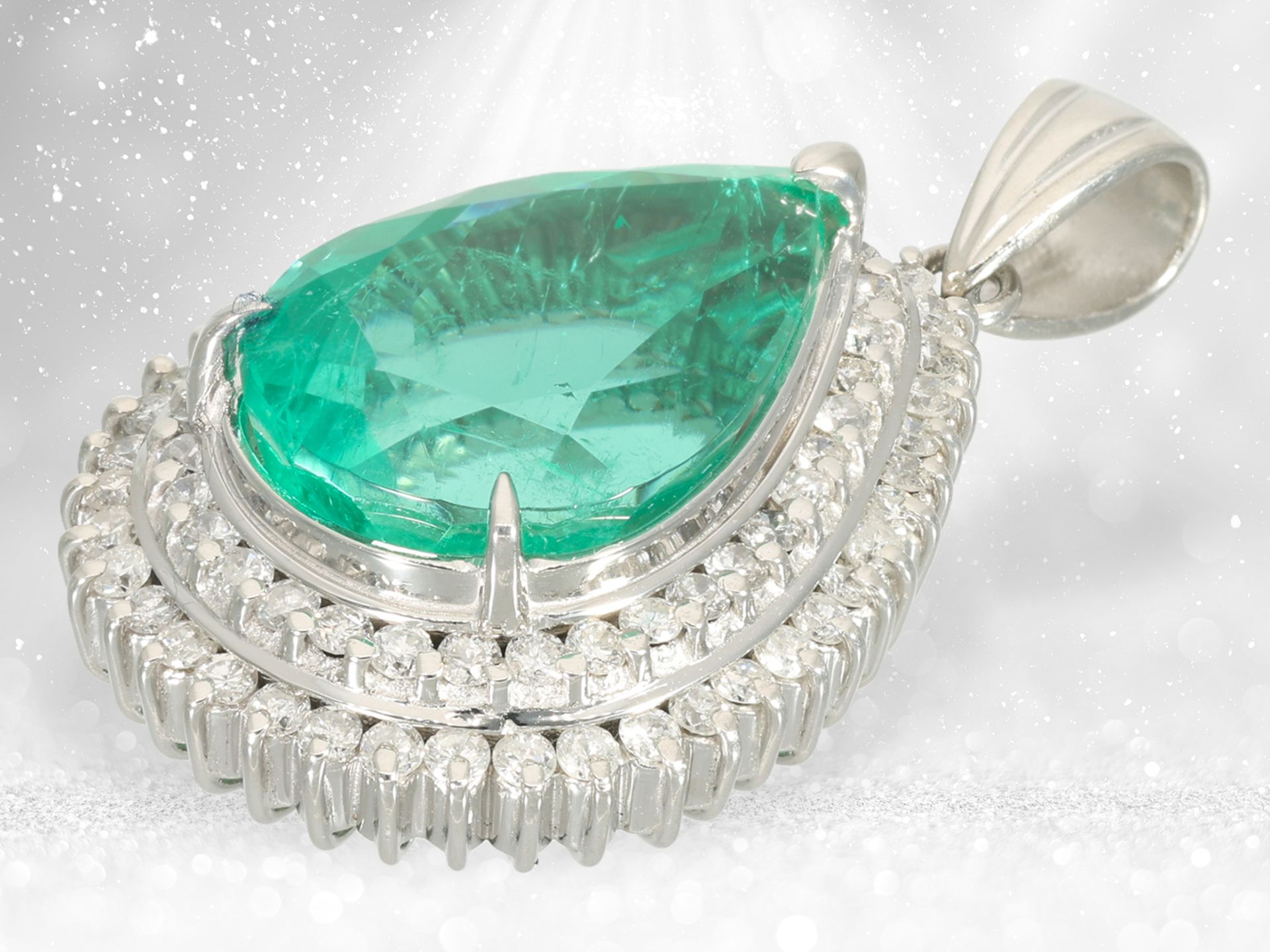 Pendant: very high quality platinum pendant with certified Colombian emerald of approx. 5ct - Image 2 of 3