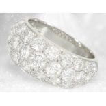 Ring: hochkarätiger Platin-Cocktailring mit Brillantbesatz von 4ct, signierter Markenschmuck