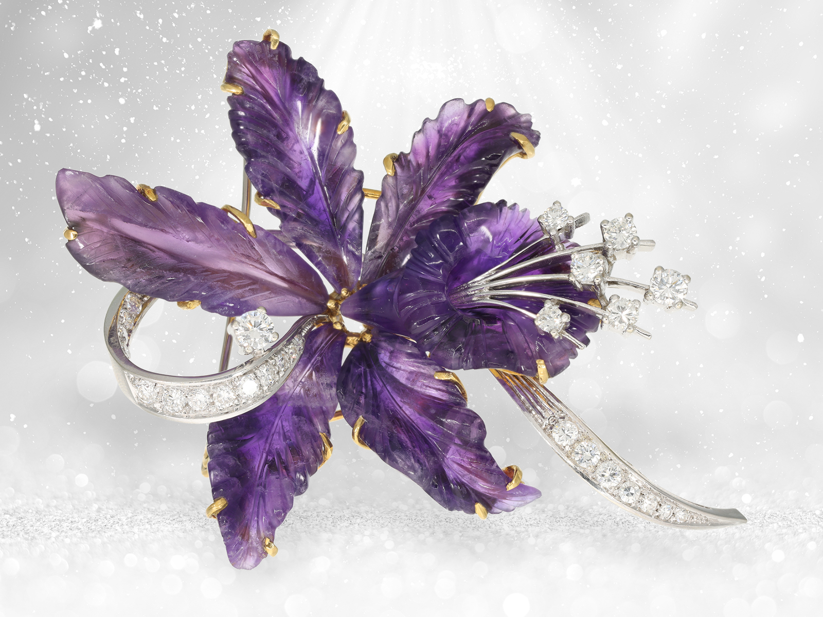 Extremely lavish and precious 18K amethyst/brilliant-cut diamond flower brooch, ca. 1.6ct fine brill