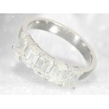 Ring: hochfeiner Diamantring, 5 x Emerald Cut von jeweils 0,4ct