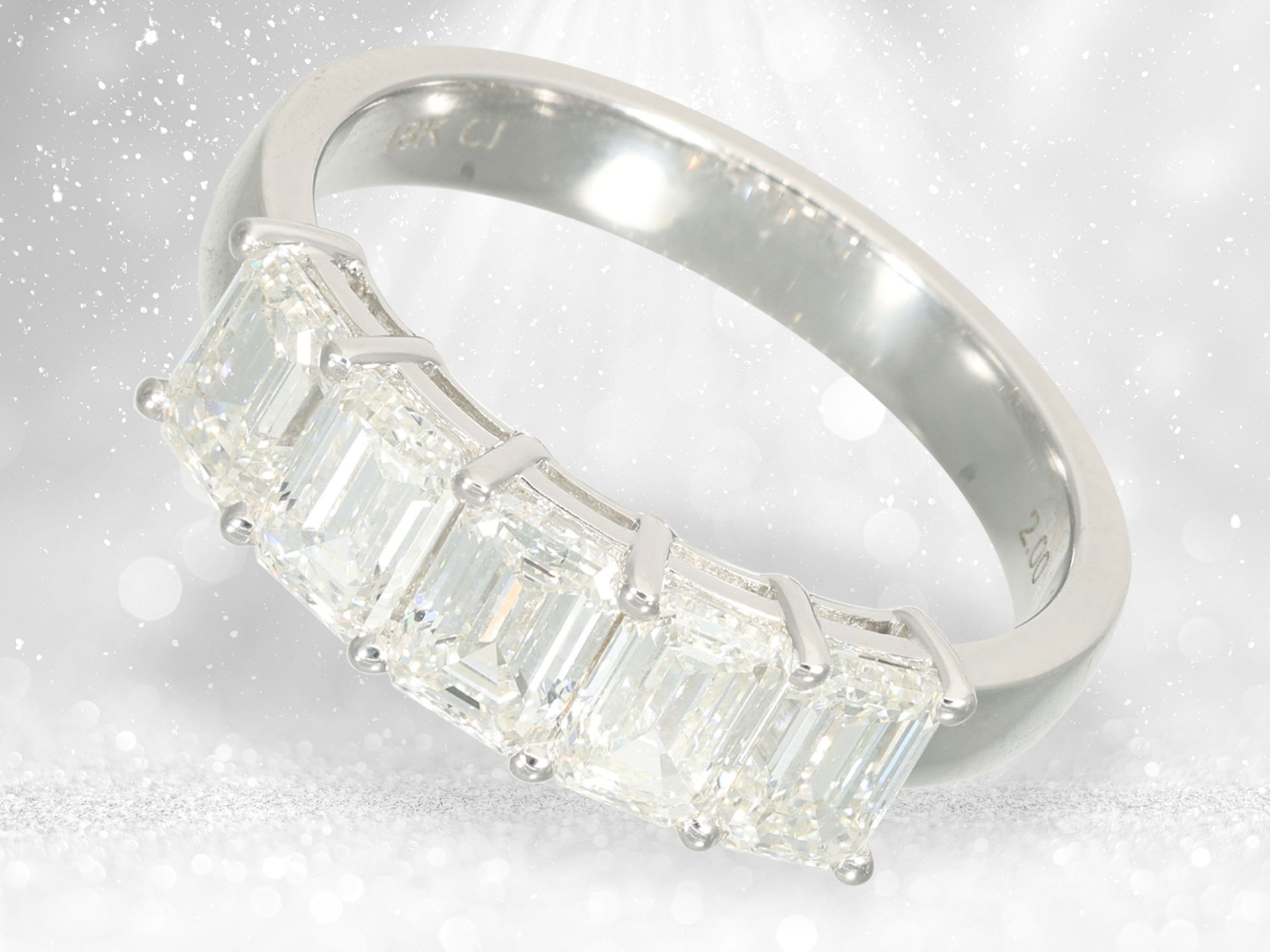 Ring: hochfeiner Diamantring, 5 x Emerald Cut von jeweils 0,4ct
