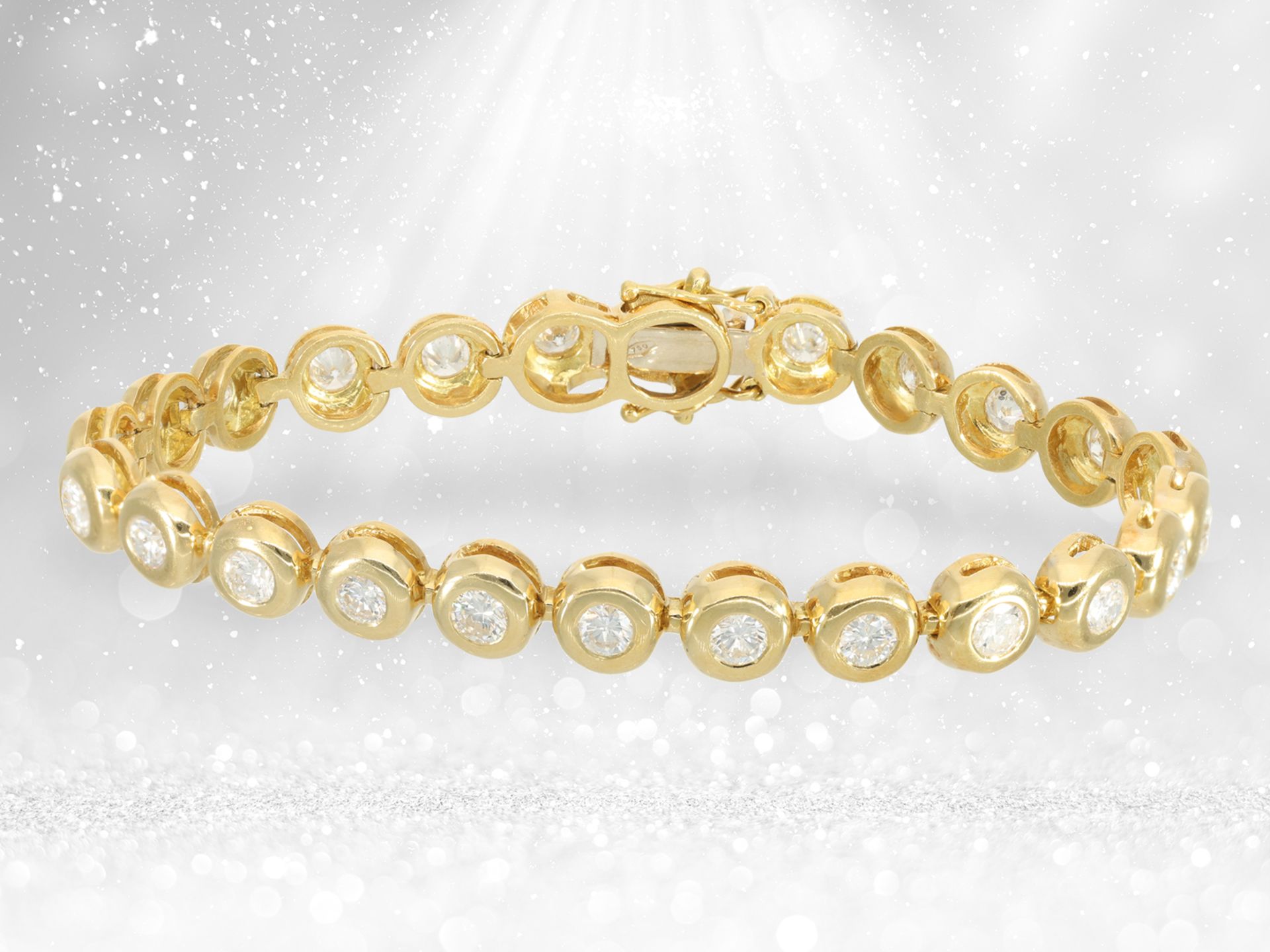 High quality and handmade tennis bracelet with large brilliant-cut diamonds, 18K gold, approx. 5.52c - Image 4 of 4