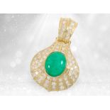 Anhänger: opulenter Goldschmiedeanhänger mit Smaragd und Brillanten, ca.10ct