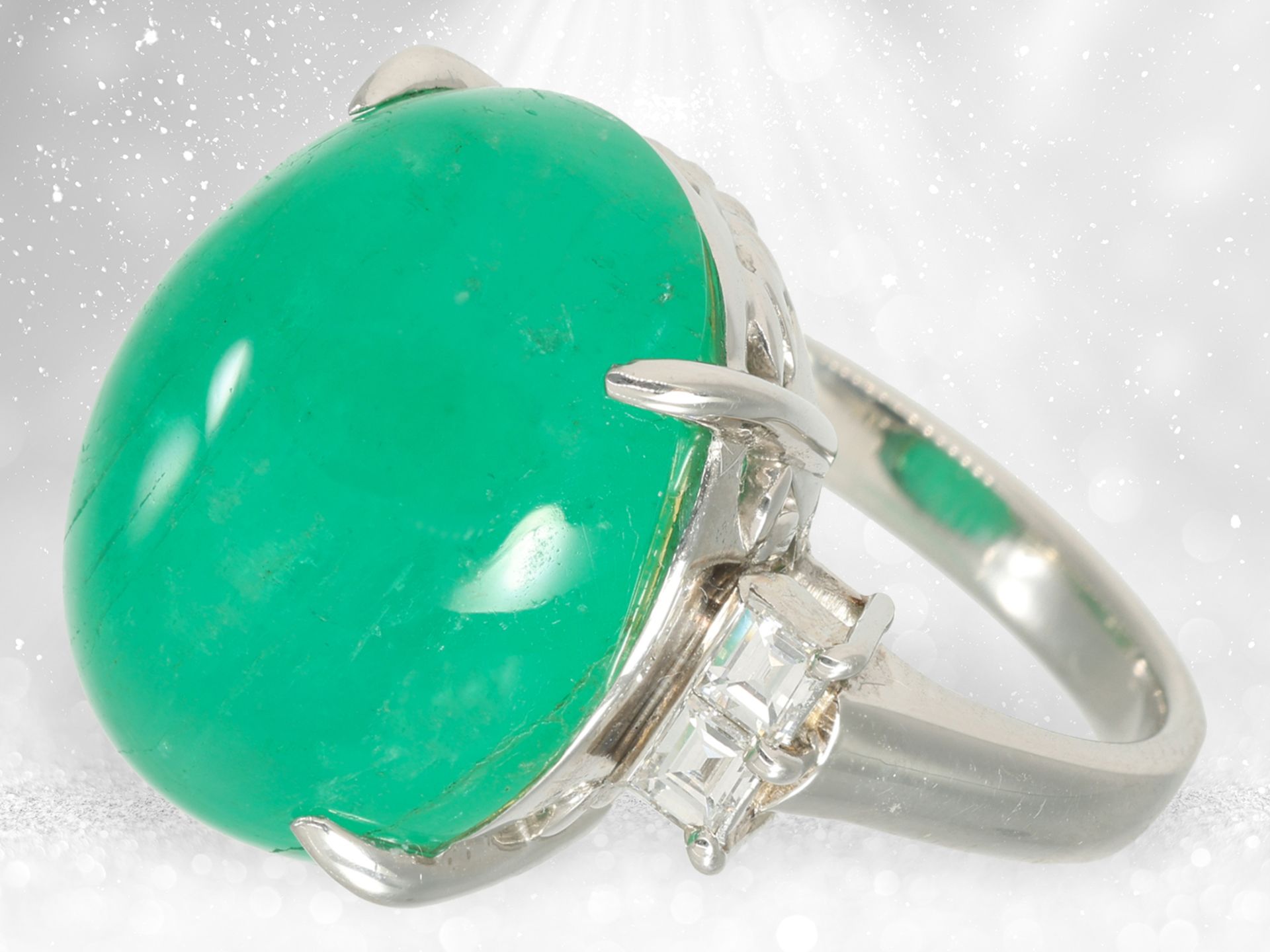 Ring: formerly very expensive vintage platinum ring with emerald of approx. 20ct and diamonds, GIA c - Image 4 of 5