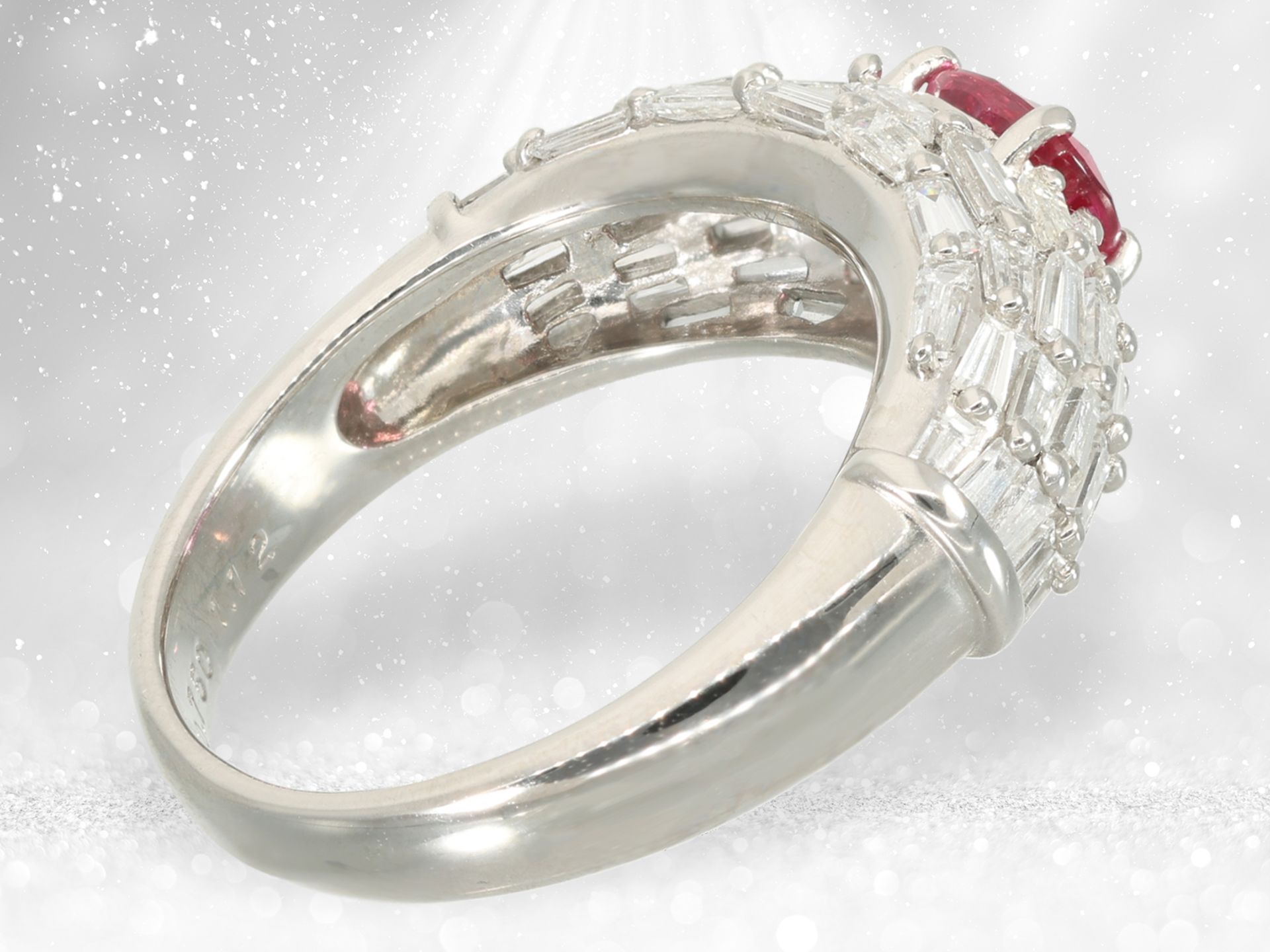 Ring: exceptional goldsmith's work in platinum, fine ruby/diamond setting "cocktail ring" - Image 4 of 4