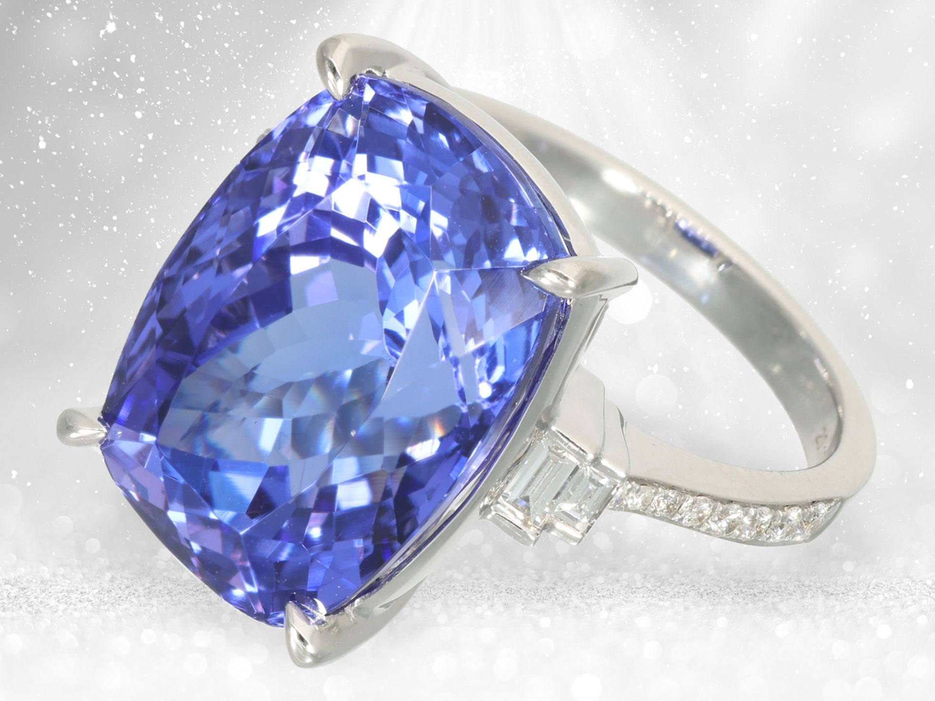 Ring: like new goldsmith ring with 20ct tanzanite in top quality