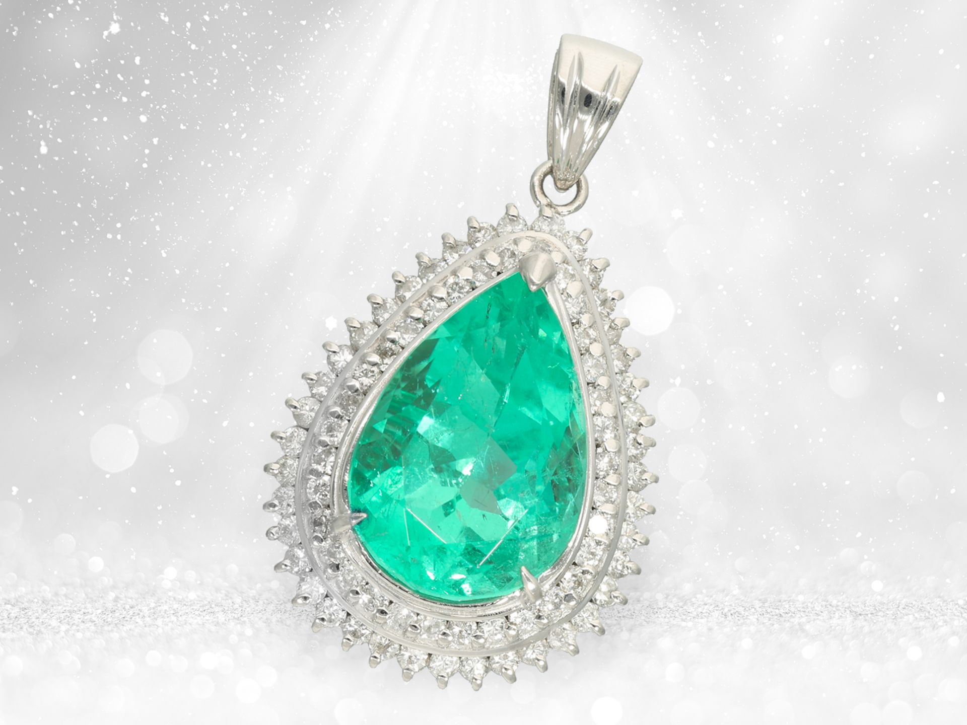 Pendant: very high quality platinum pendant with certified Colombian emerald of approx. 5ct