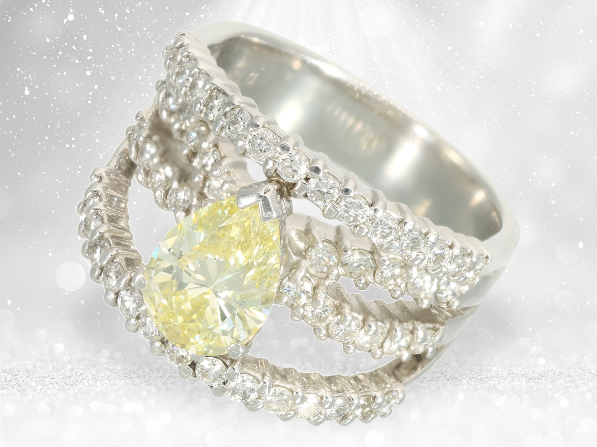 Ring: modern platinum designer ring with large Fancy Yellow diamond of 1.34ct, IGI certificate - Image 3 of 5