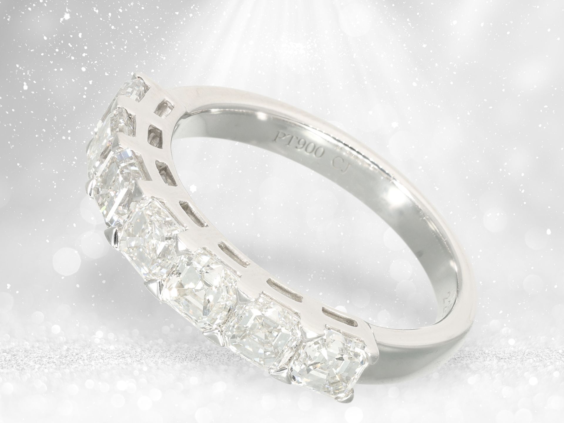 Ring: exclusive half-memory platinum ring, large diamonds in rare assher cut, 2.28ct - Image 2 of 4