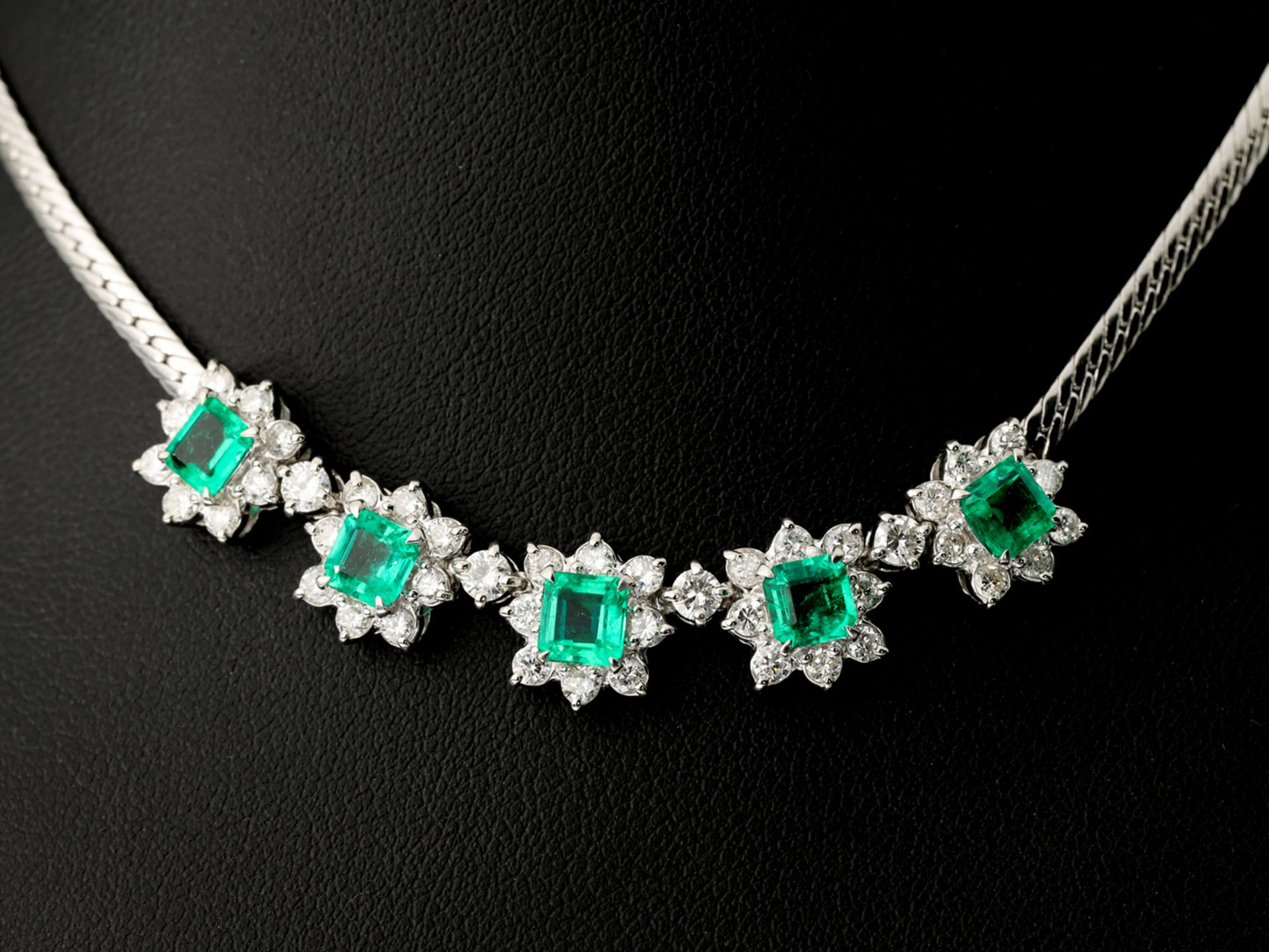 Necklace: formerly expensive platinum necklace with very fine emeralds and brilliant-cut diamonds