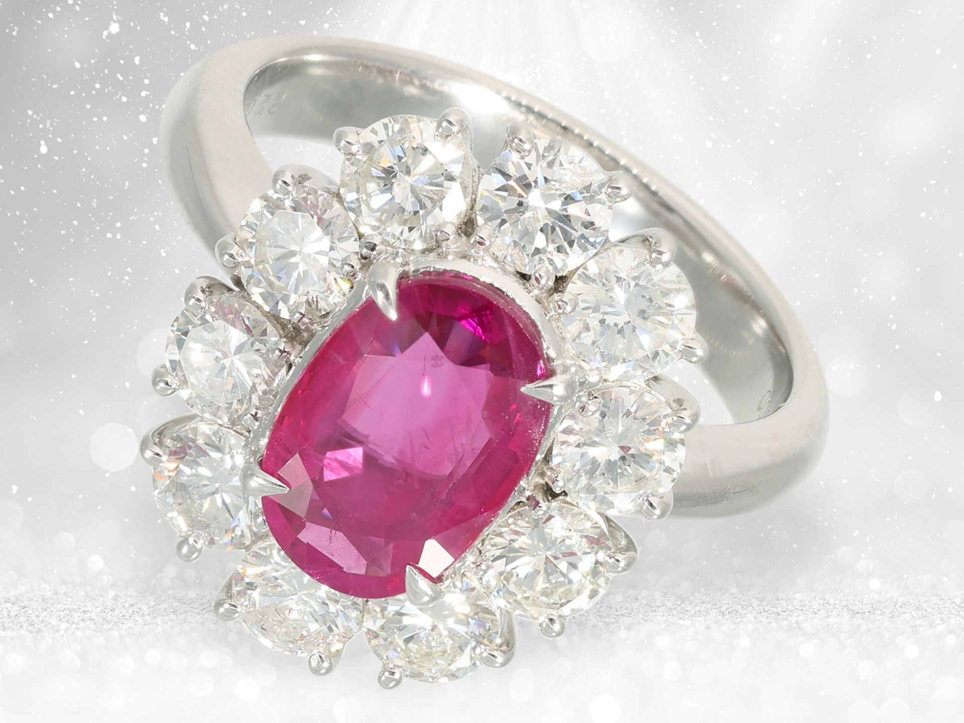 Ring: extremely exclusive platinum ring with certified Burma ruby and fine brilliant-cut diamonds, G - Image 3 of 4