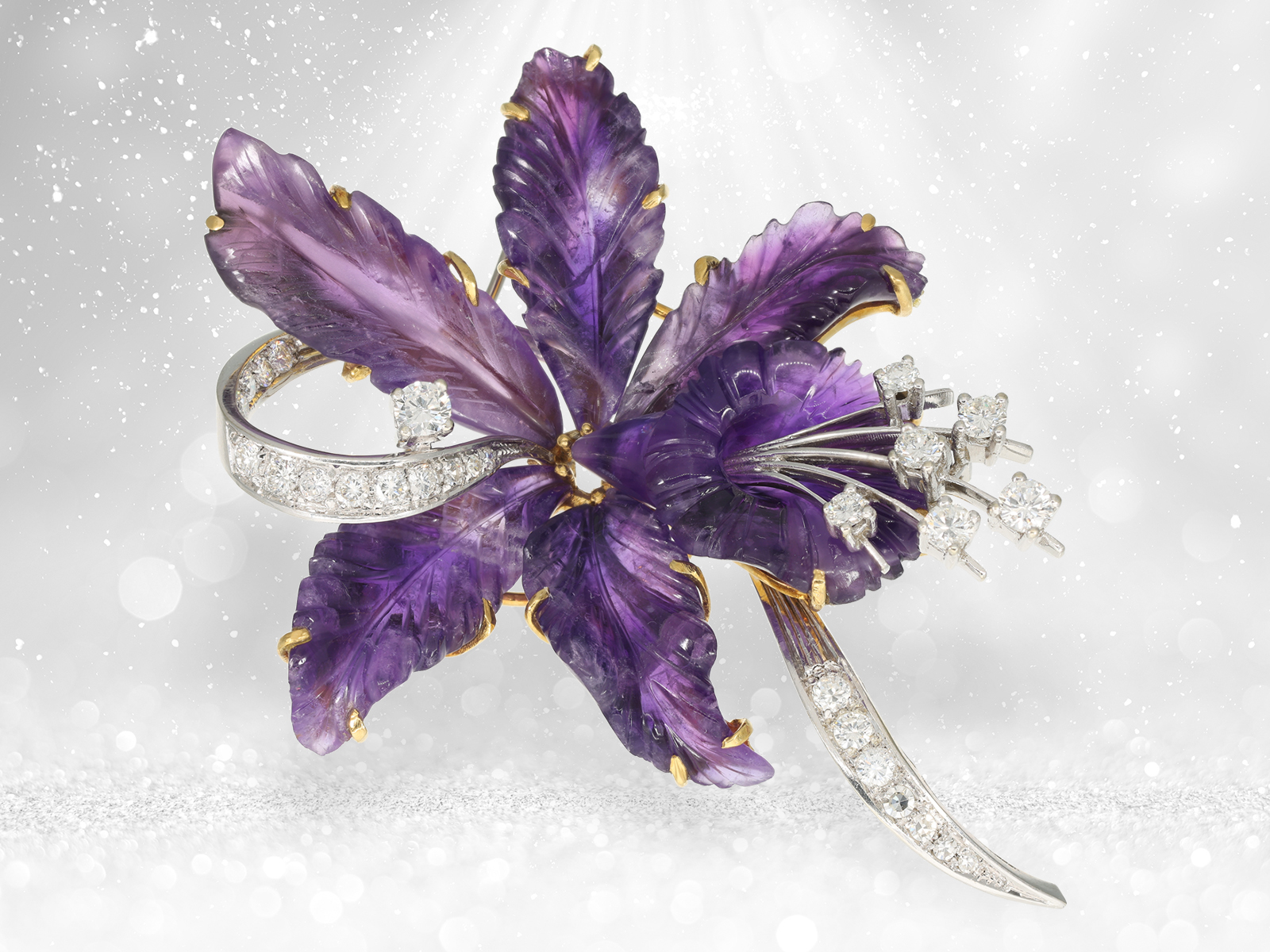 Extremely lavish and precious 18K amethyst/brilliant-cut diamond flower brooch, ca. 1.6ct fine brill - Image 2 of 3