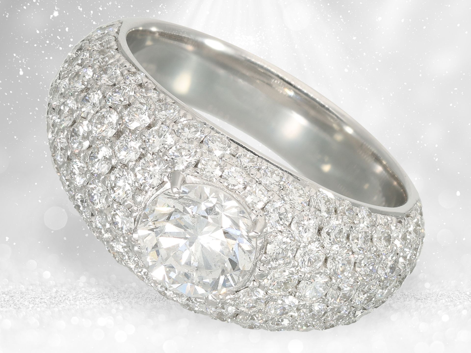 Ring: very high quality platinum ring set with brilliant-cut diamonds, centre stone 1ct