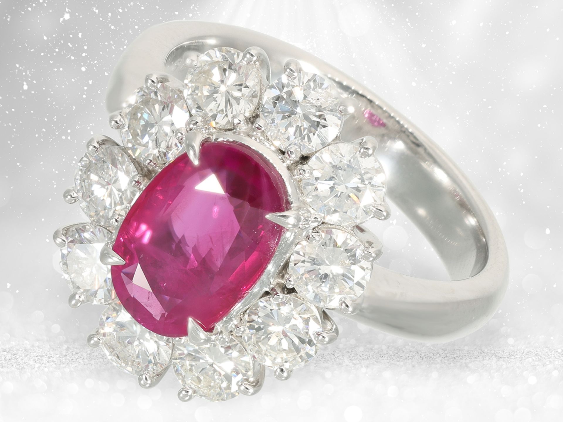 Ring: extremely exclusive platinum ring with certified Burma ruby and fine brilliant-cut diamonds, G