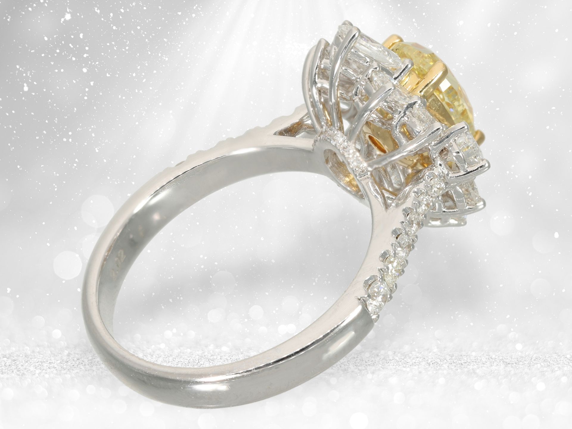 Ring: exquisite two-carat diamond ring "Canary-Fancy Intense Yellow", GIA report - Image 5 of 5