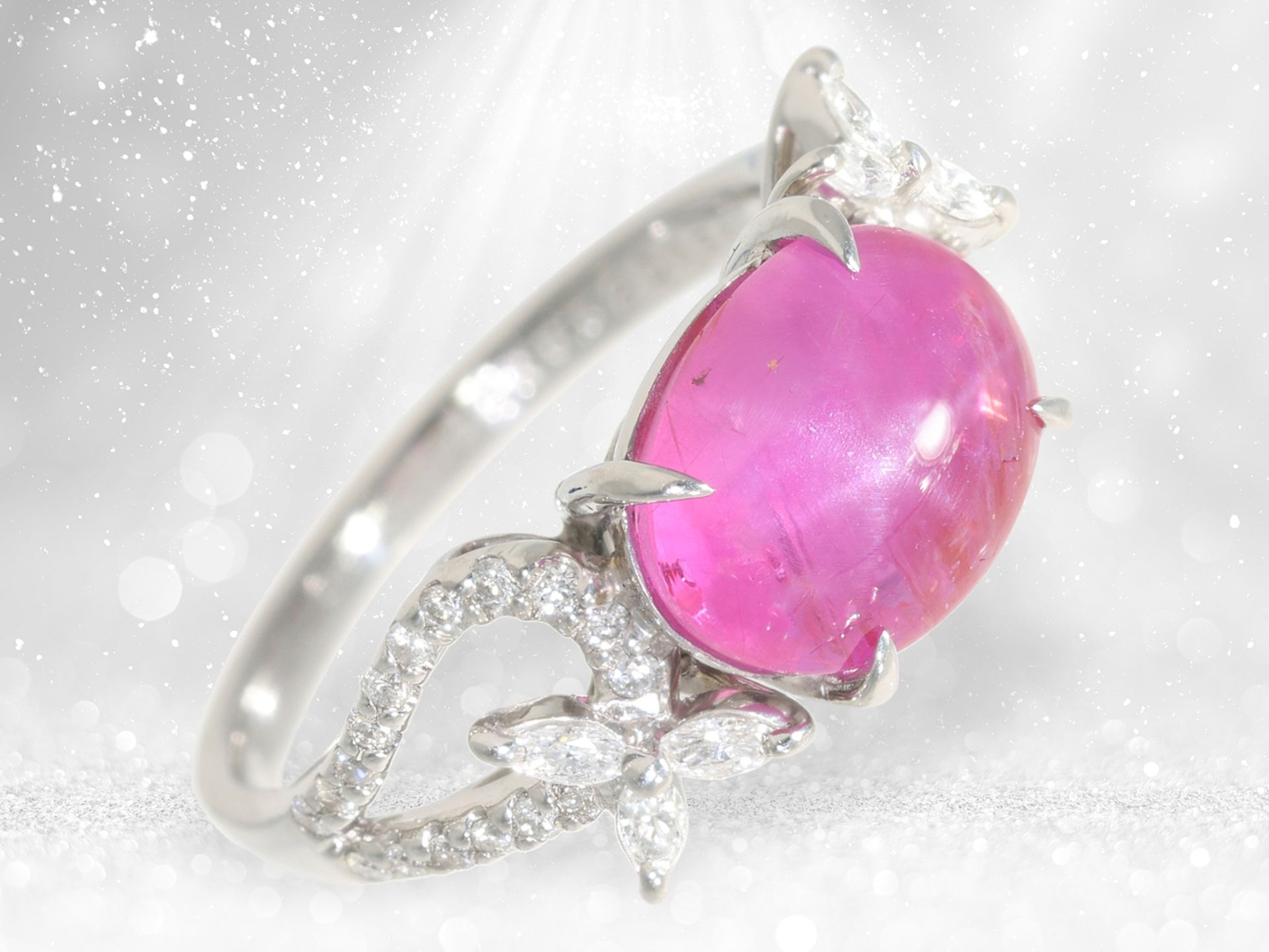 Ring: eleganter Platinring mit zertifiziertem Sternrubin "Burma Purplish Red - NO HEAT" 5,62ct, GIA- - Bild 3 aus 4