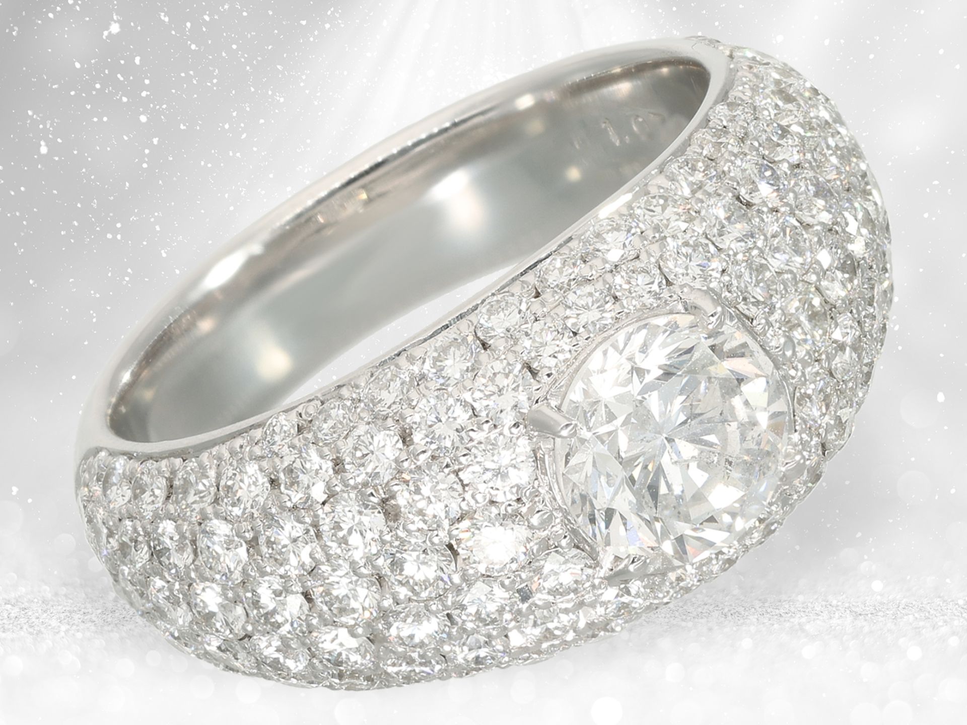 Ring: very high quality platinum ring set with brilliant-cut diamonds, centre stone 1ct - Image 2 of 4