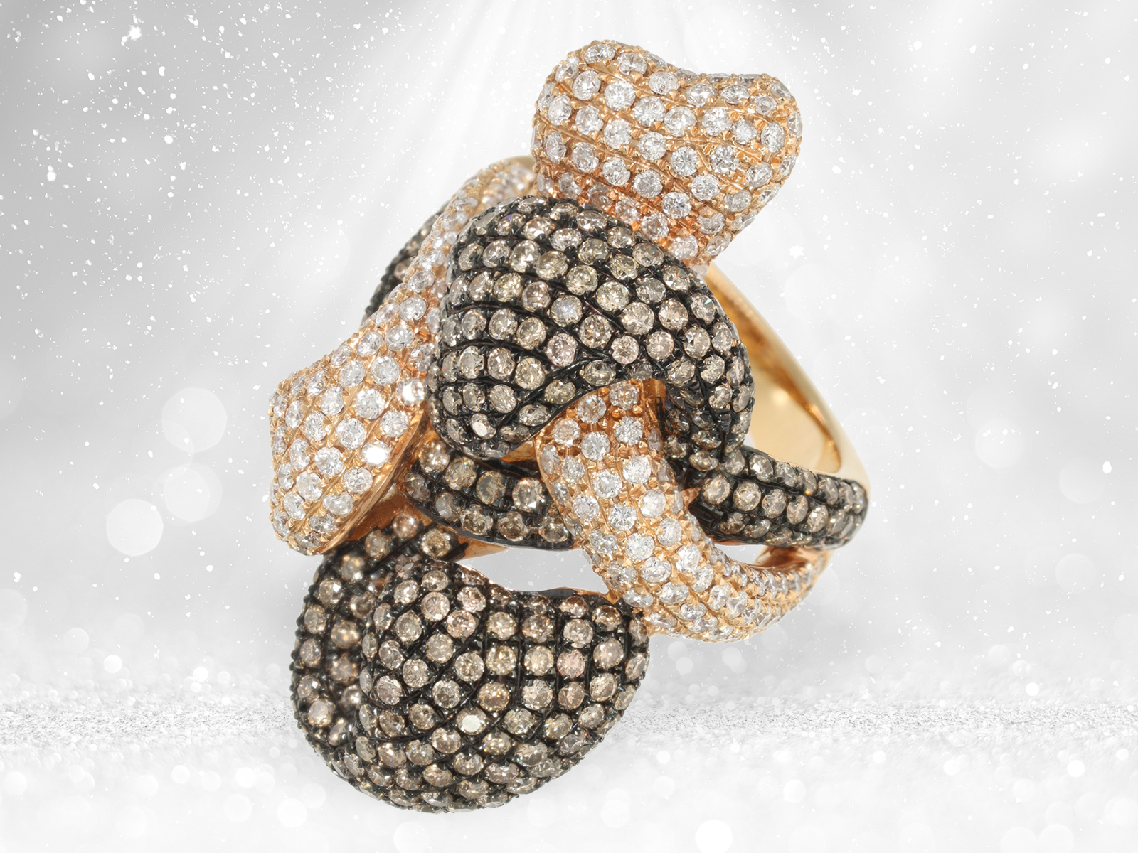 Ring: modern designer ring with extensive brilliant-cut diamonds setting, in the style of Palmiero,  - Image 3 of 6