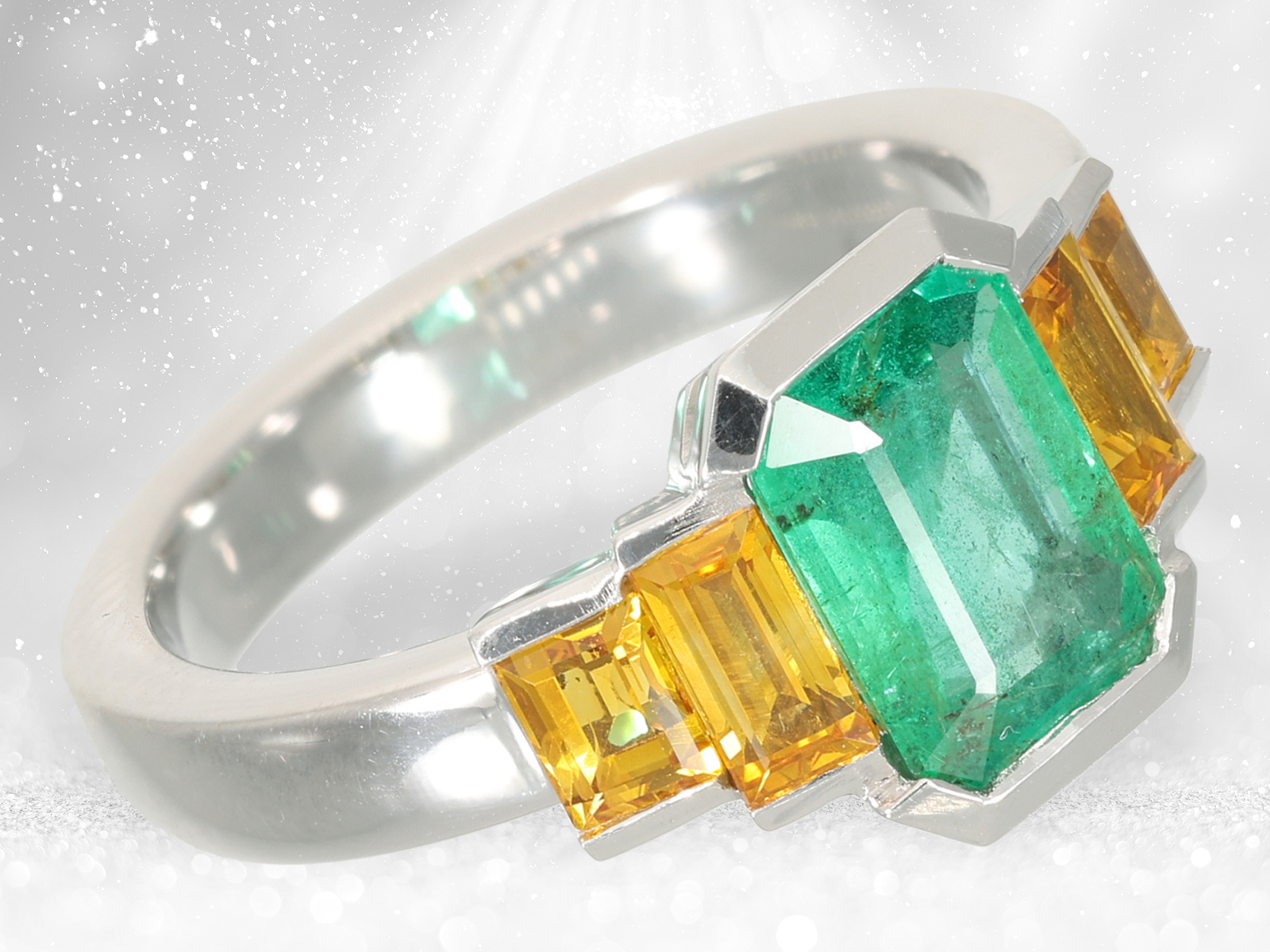 Ring: high quality goldsmith's work with emerald and sapphire set, handmade by Schupp manufactory - Image 3 of 4