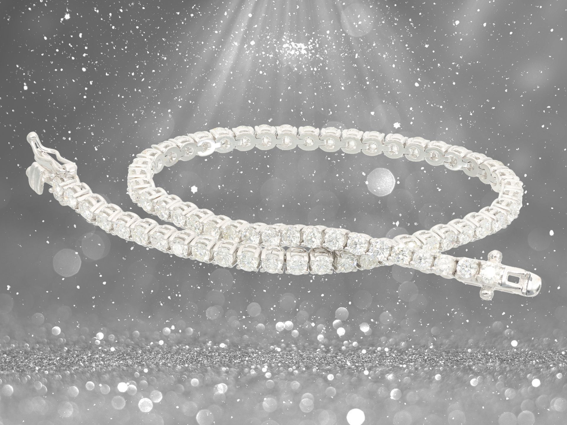 High quality handmade tennis bracelet with approx. 4ct fine brilliant-cut diamonds, 18K white gold - Image 2 of 4