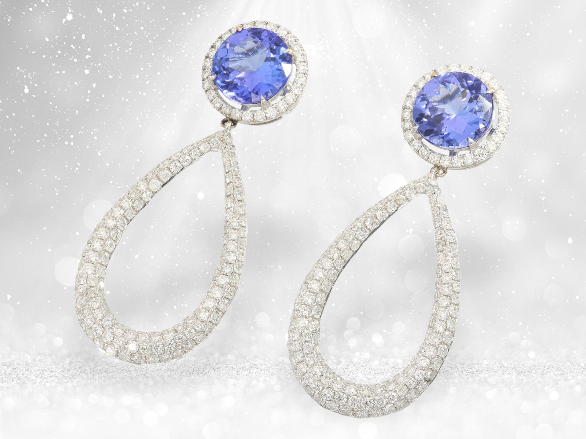 Earrings: modern, very fine tanzanite/diamond jewellery, approx. 10ct, like new - Image 2 of 3