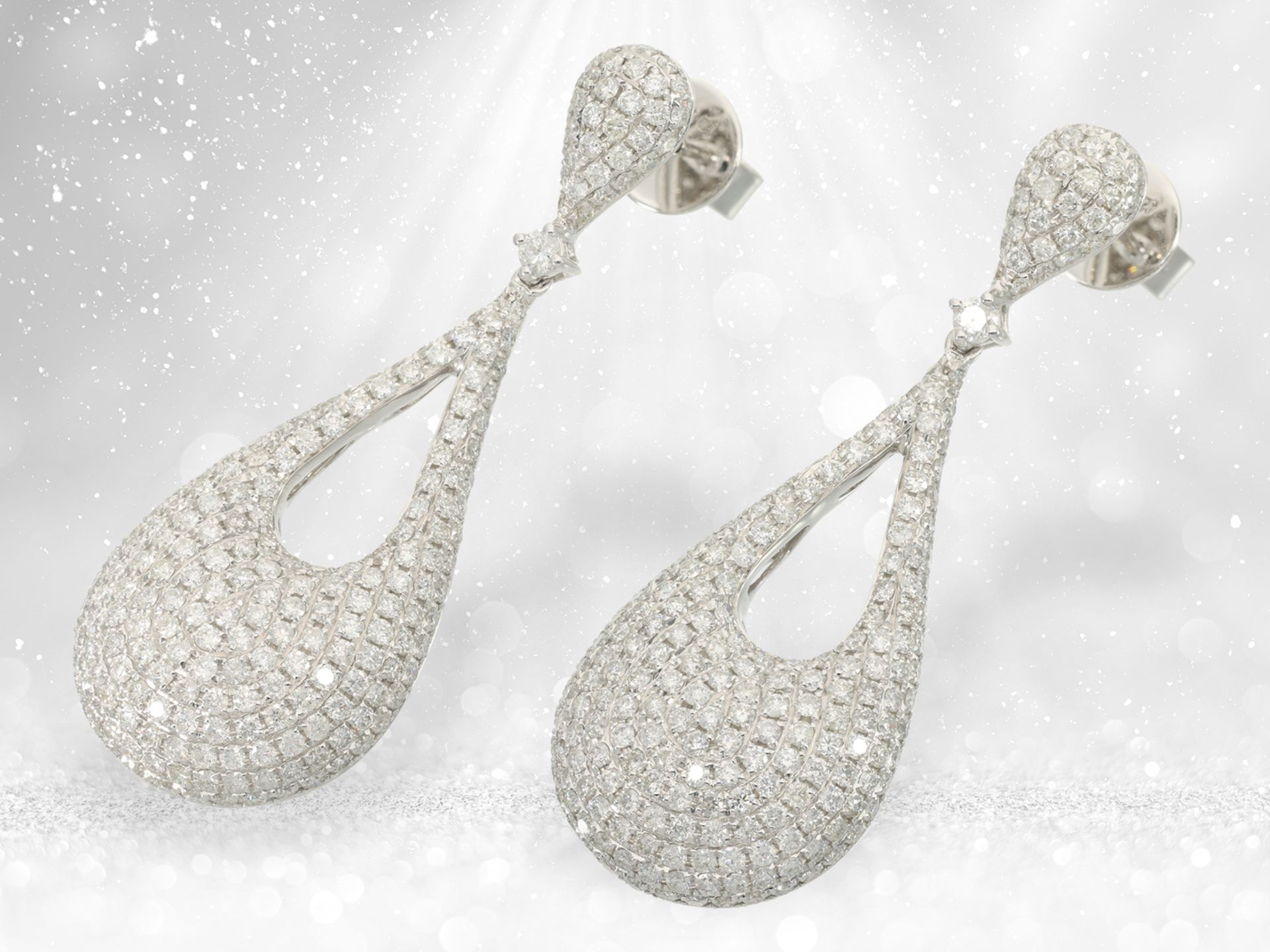 Earrings: high-carat brilliant-cut diamond jewellery, like new, oval pavé earrings, original price a - Image 2 of 4