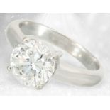 High quality, white gold solitaire/brilliant-cut diamond ring, very beautiful and valuable diamond o