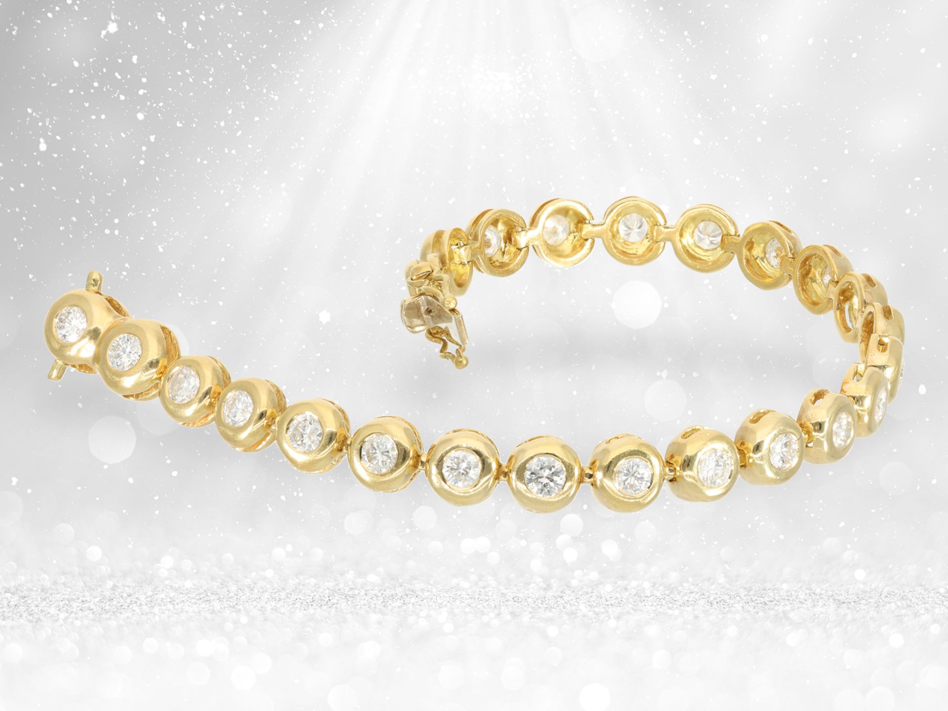 High quality and handmade tennis bracelet with large brilliant-cut diamonds, 18K gold, approx. 5.52c