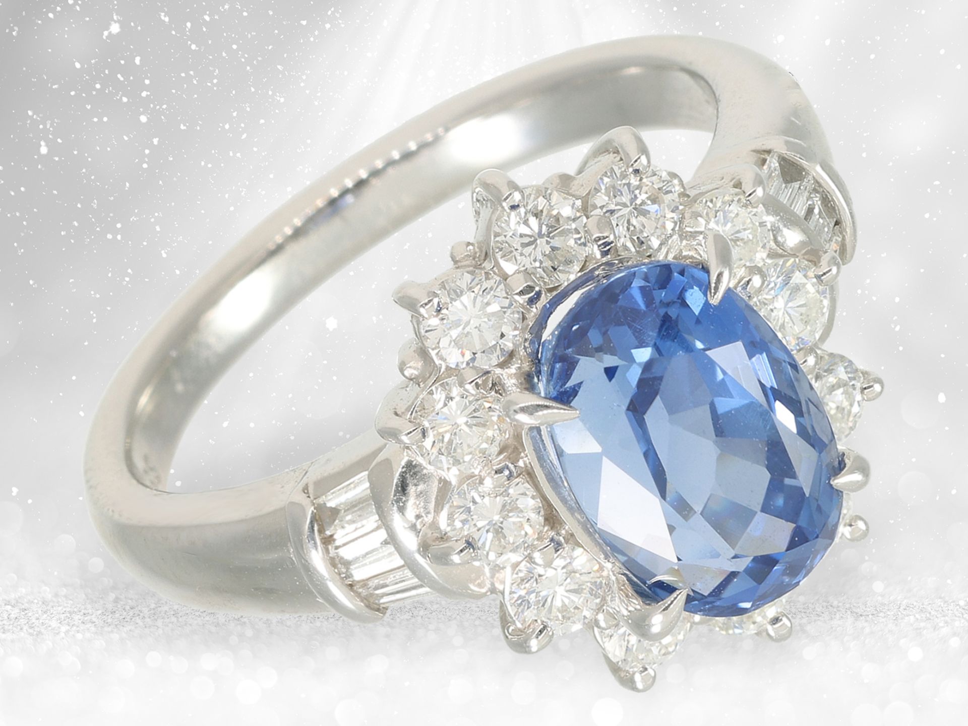 Ring: Platinring mit sehr wertvollem Ceylon Saphir "NO HEAT" und feinstem Diamantbesatz, neuwertig - Bild 3 aus 5