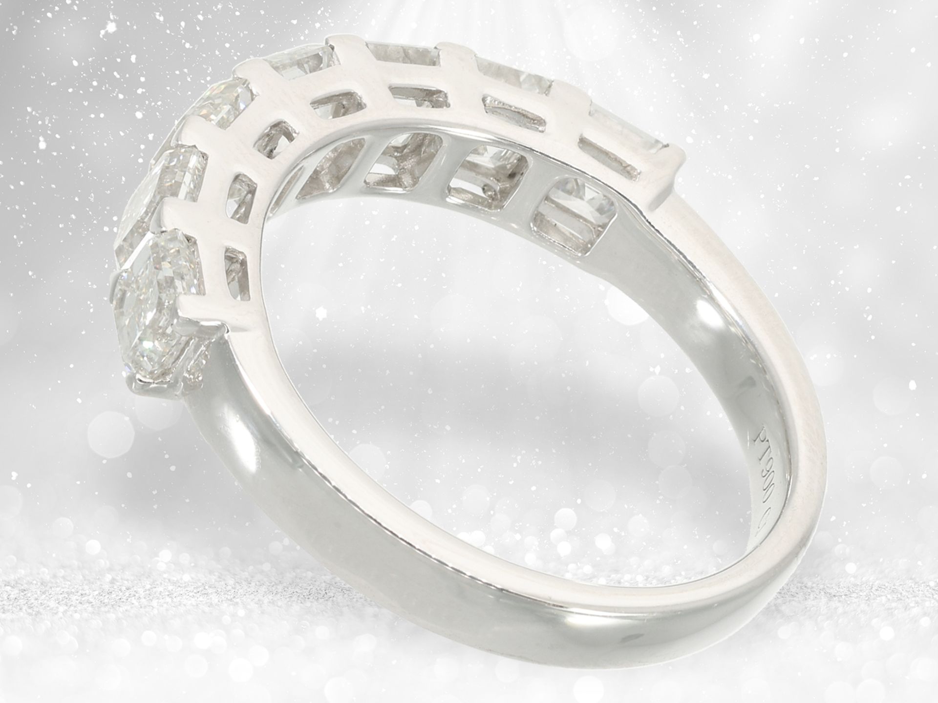 Ring: exclusive half-memory platinum ring, large diamonds in rare assher cut, 2.28ct - Image 4 of 4