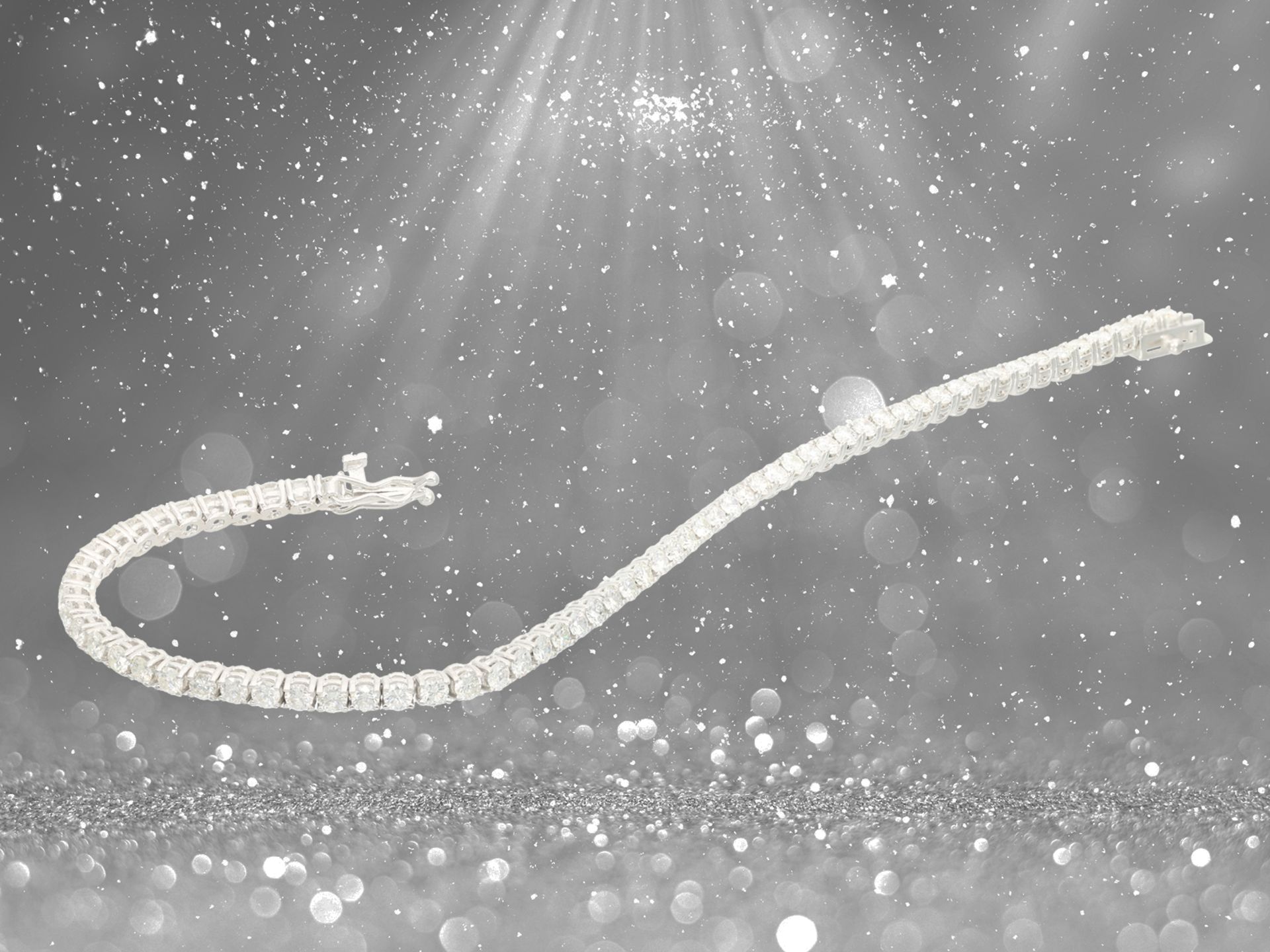 High quality handmade tennis bracelet with approx. 4ct fine brilliant-cut diamonds, 18K white gold - Image 4 of 4