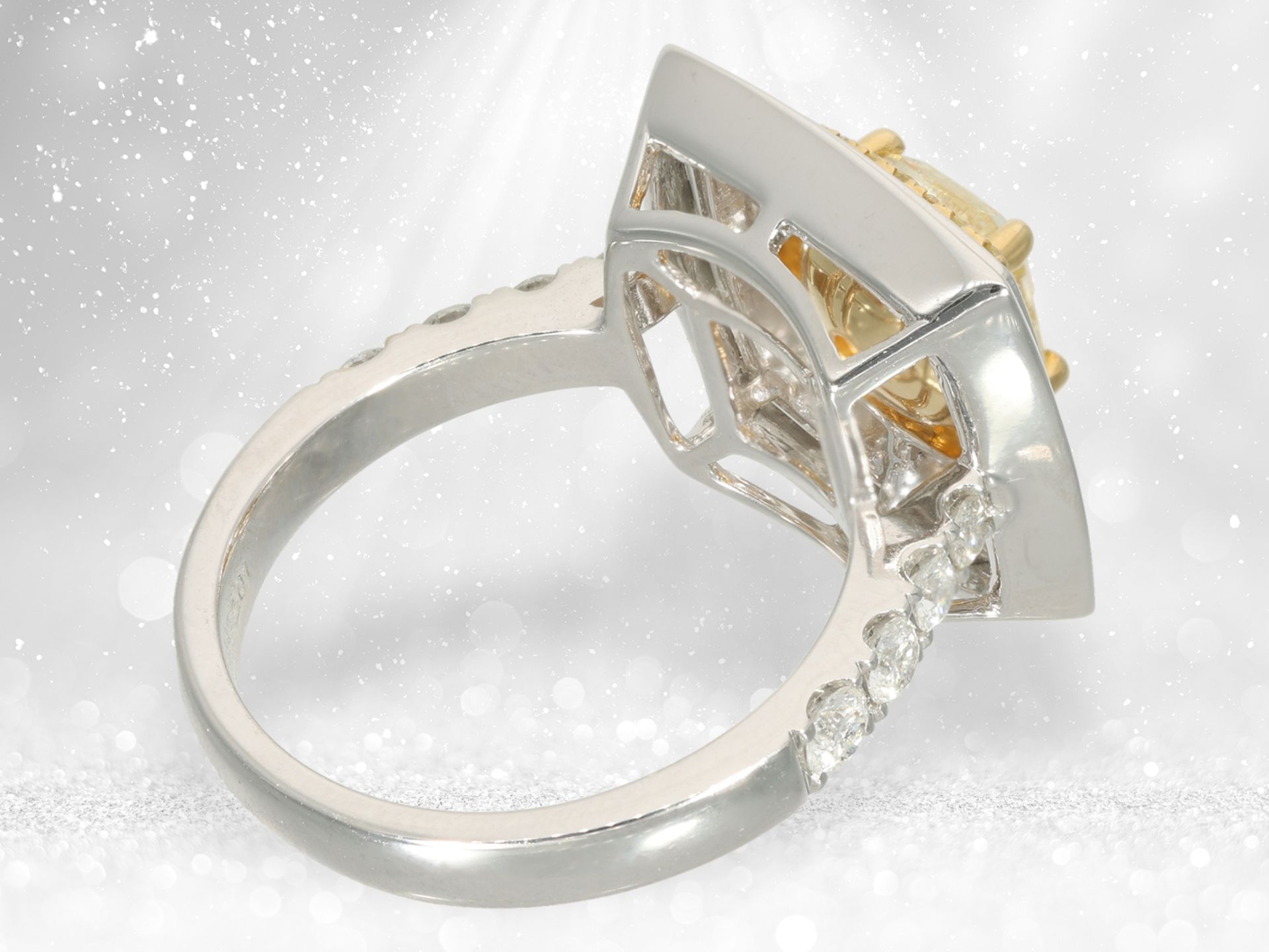 Ring: extremely elaborately crafted diamond ring, centre stone "Yellow Cushion" of 2ct - Image 5 of 5