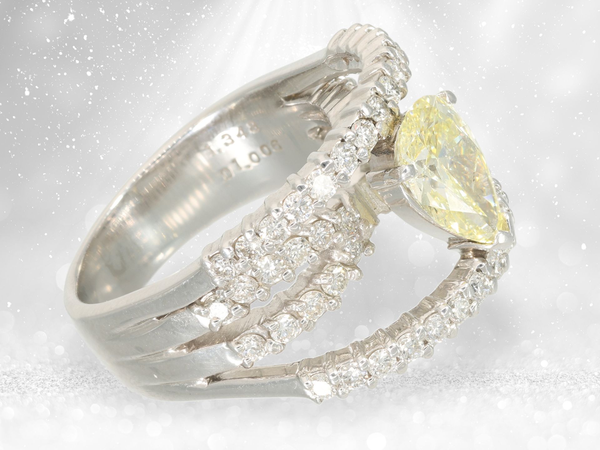Ring: modern platinum designer ring with large Fancy Yellow diamond of 1.34ct, IGI certificate - Image 2 of 5