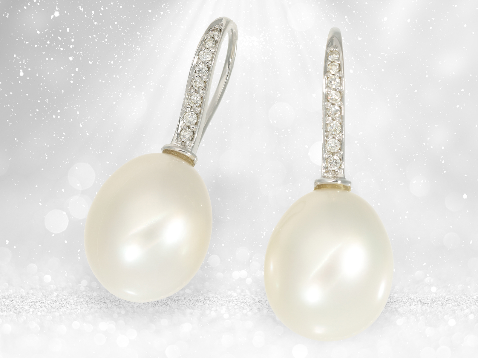 Very fine earrings with brilliant-cut diamonds and large South Sea pearls, signed CB (Bucherer) and  - Image 2 of 3