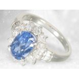 Ring: Platinring mit sehr wertvollem Ceylon Saphir "NO HEAT" und feinstem Diamantbesatz, neuwertig