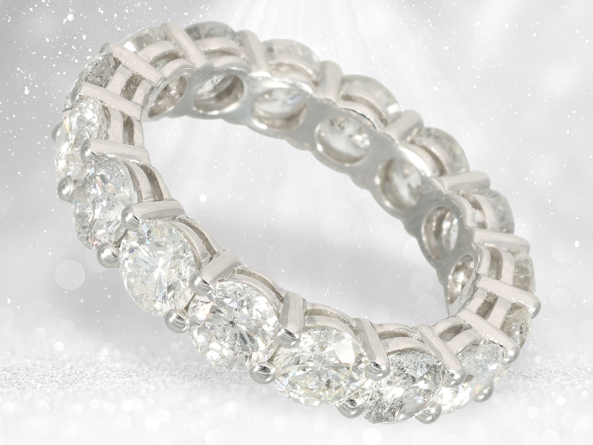 Ring: vintage brilliant-cut diamond memory ring with exceptionally large brilliant-cut diamonds, 5.1 - Image 3 of 3