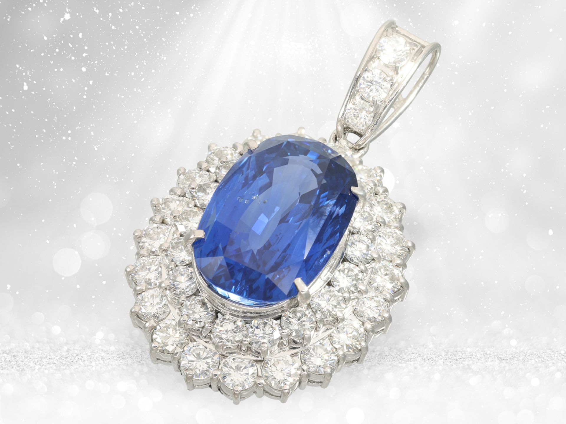 Pendant/chain: exclusive platinum sapphire jewellery, Ceylon sapphire of 23.25ct "NO HEAT", GÜBELIN - Image 2 of 5