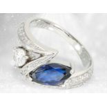 Ring: neuwertiger Designerring aus Platin "Flash", hochfeiner Saphir und Brillanten