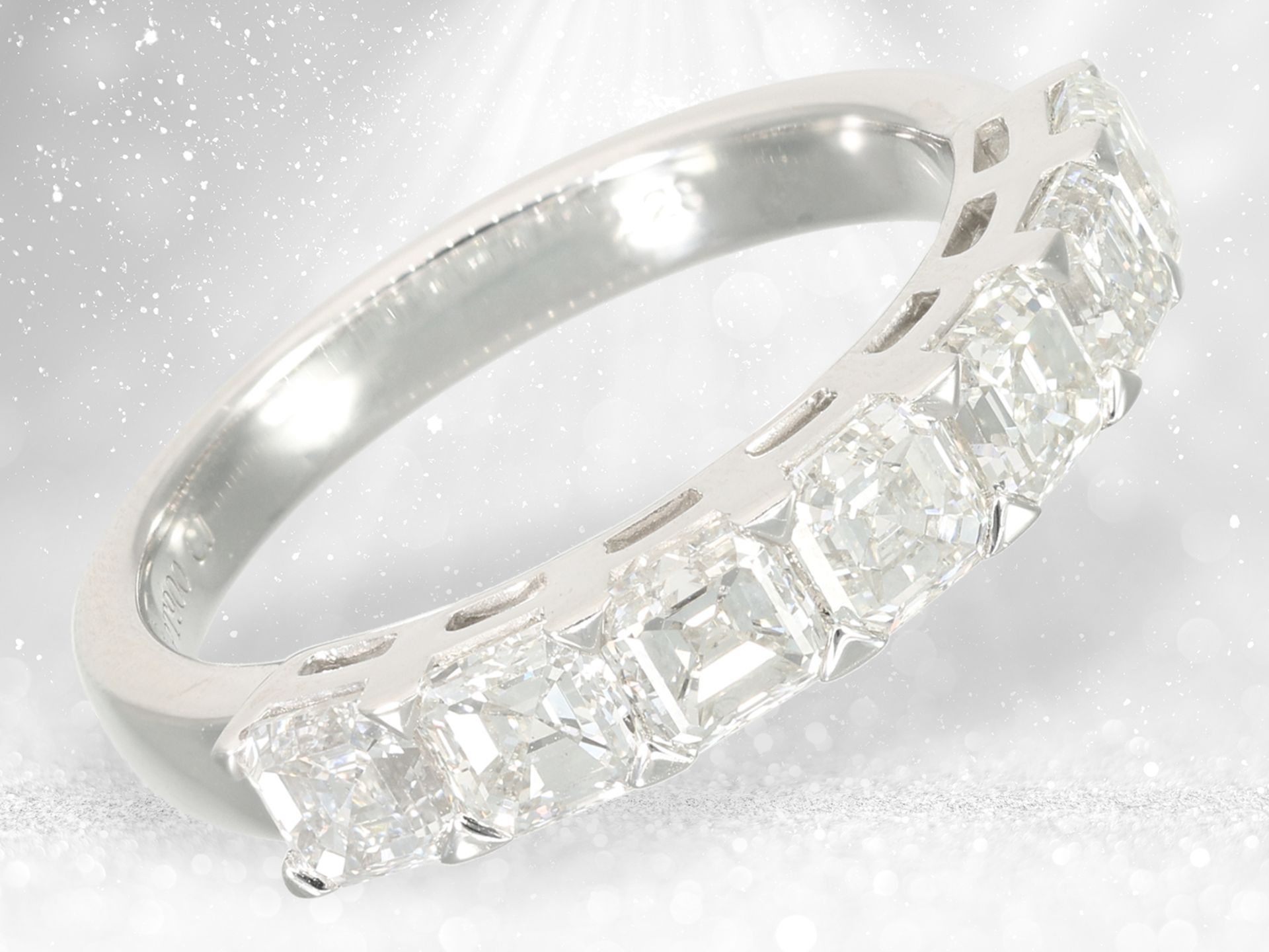 Ring: exclusive half-memory platinum ring, large diamonds in rare assher cut, 2.28ct - Image 3 of 4