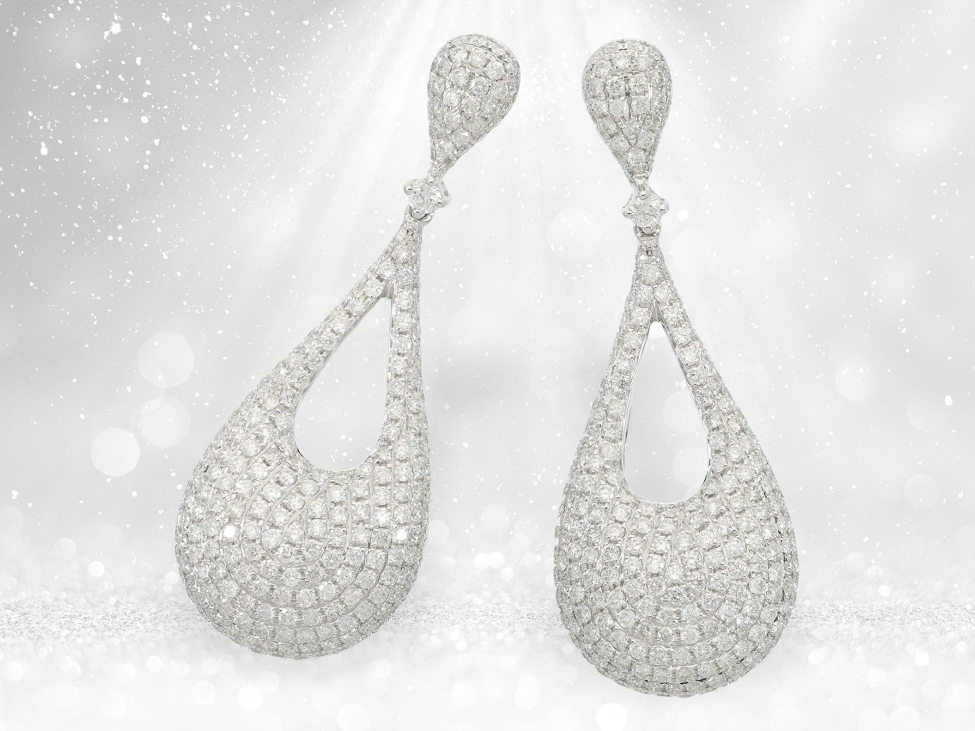 Earrings: high-carat brilliant-cut diamond jewellery, like new, oval pavé earrings, original price a