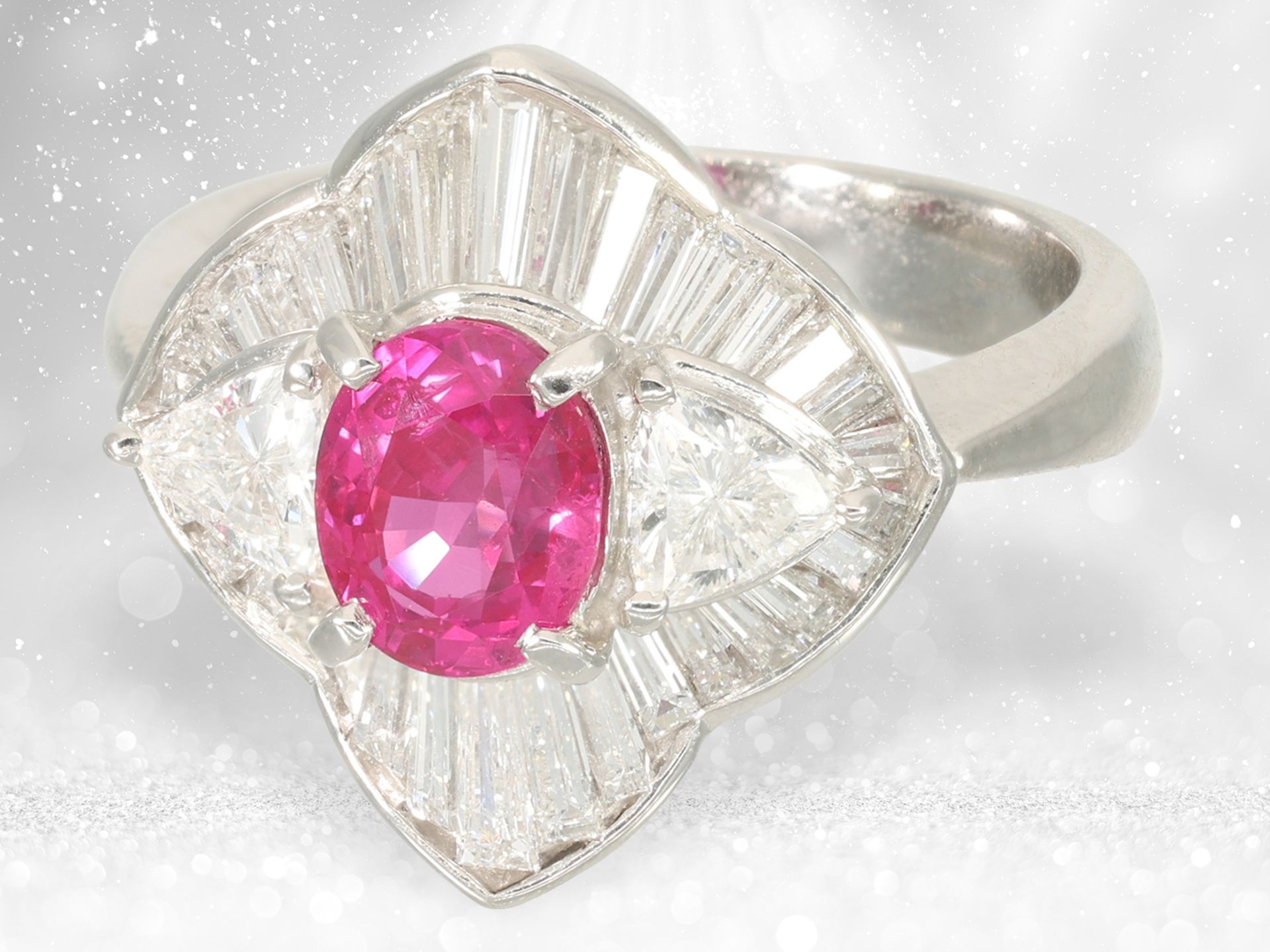 Ring: exclusive platinum ring with "Vivid Pink Red" Burma rubin and precious diamond setting, IGI ce - Image 3 of 5