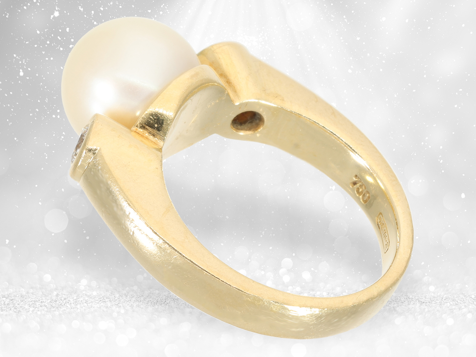 Ring: solid gold jewellery ring with fine pearl and brilliant-cut diamonds, Wempe brand jewellery - Image 4 of 4