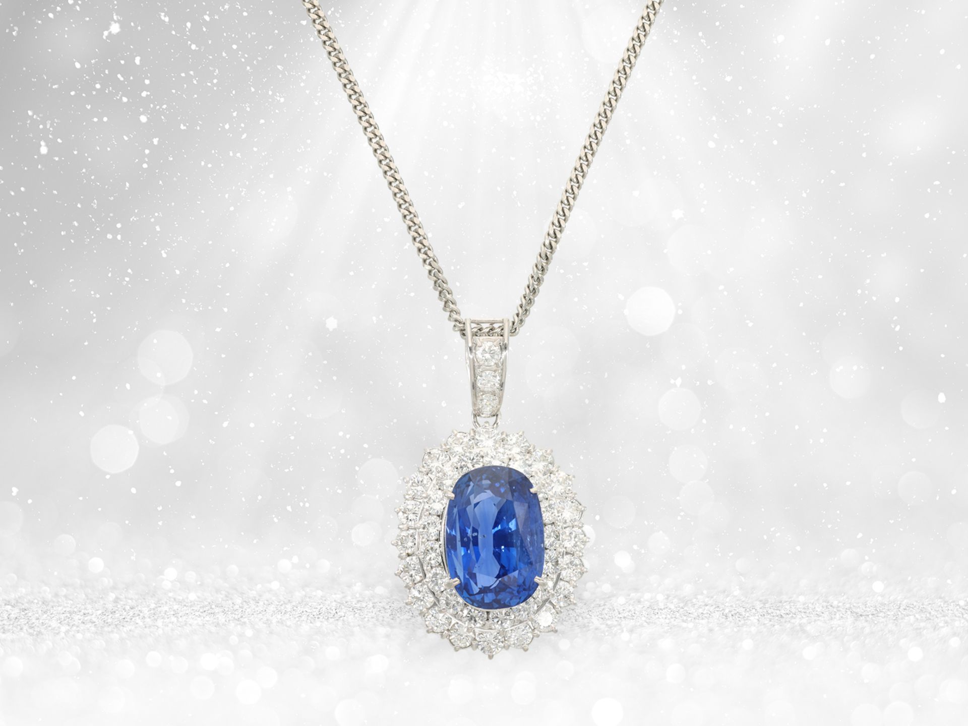 Pendant/chain: exclusive platinum sapphire jewellery, Ceylon sapphire of 23.25ct "NO HEAT", GÜBELIN